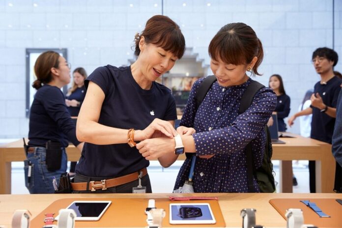 Το Apple Watch Series 10 ενδέχεται να διατηρήσει συμβατότητα με υπάρχουσες ζώνες και λουράκια, σε αντίθεση με προηγούμενες φήμες
