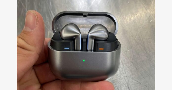 Διαρροή Galaxy Buds 3 Pro με LED στο στέλεχος στις πρώτες πρακτικές εικόνες
