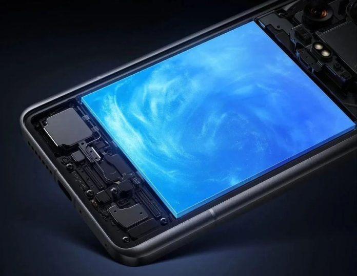 Η OnePlus φημολογείται ότι θα αναπτύξει μια μπαταρία 7.000 mAh για τα μελλοντικά της smartphone, πιθανότατα θα είναι δυνατή χάρη στην τεχνολογία Glacier της
