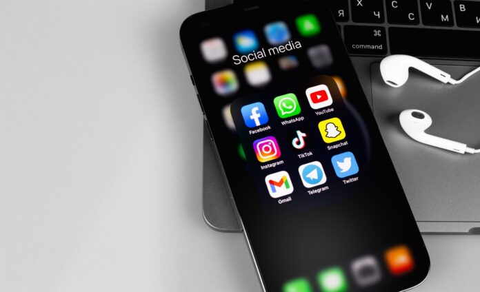 Social Media: Ξεχάστε το Instagram και το TikTok – Aυτός είναι ο νέος βασιλιάς
