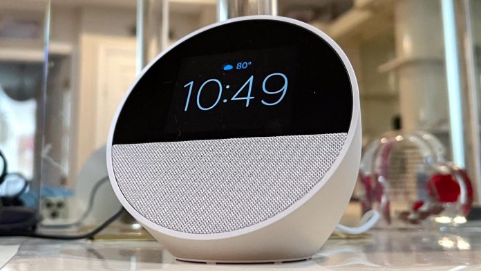 Ανασκόπηση Amazon Echo Spot: Το έξυπνο ηχείο ανέβηκε
